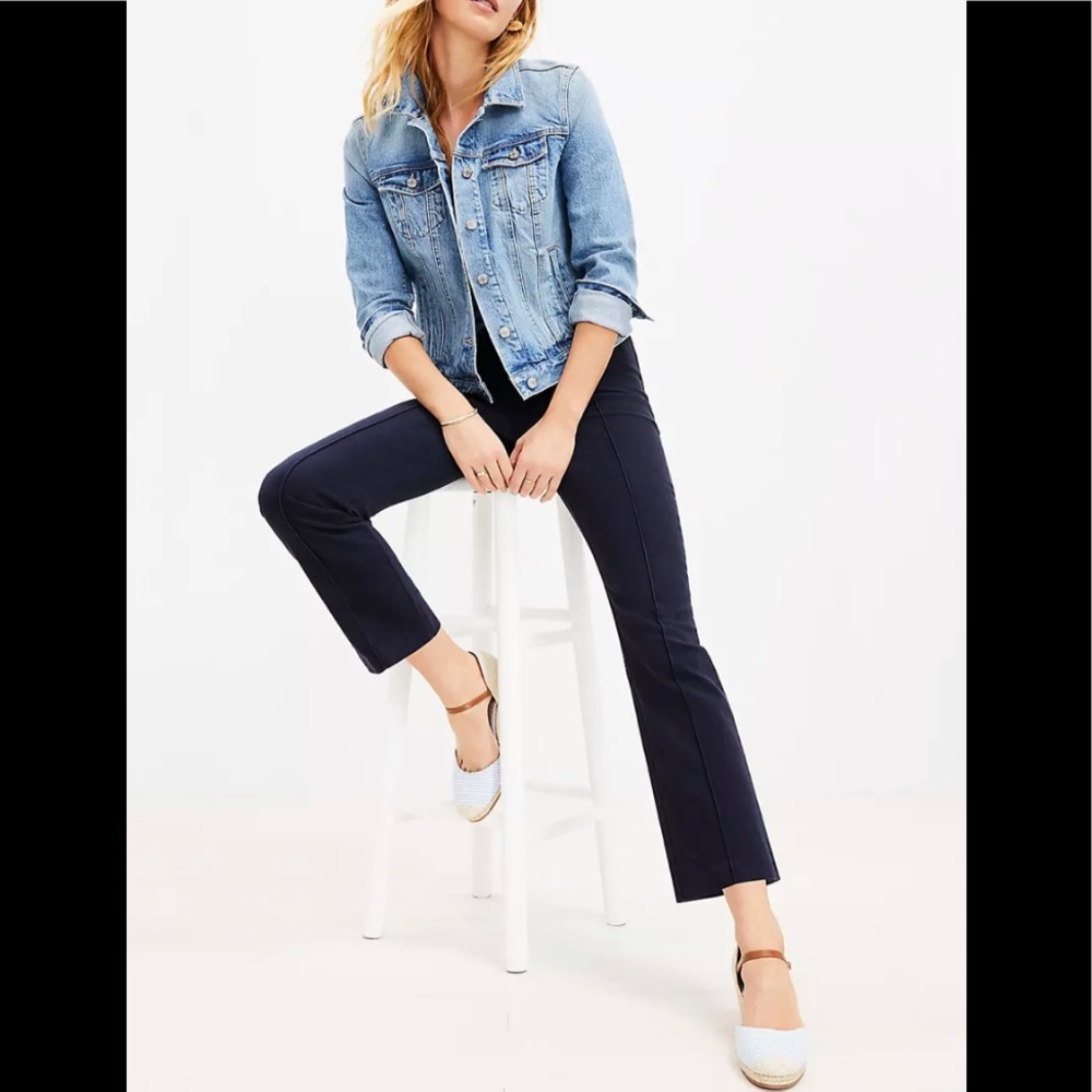 Loft Kick Crop in Stretch Twill Navy